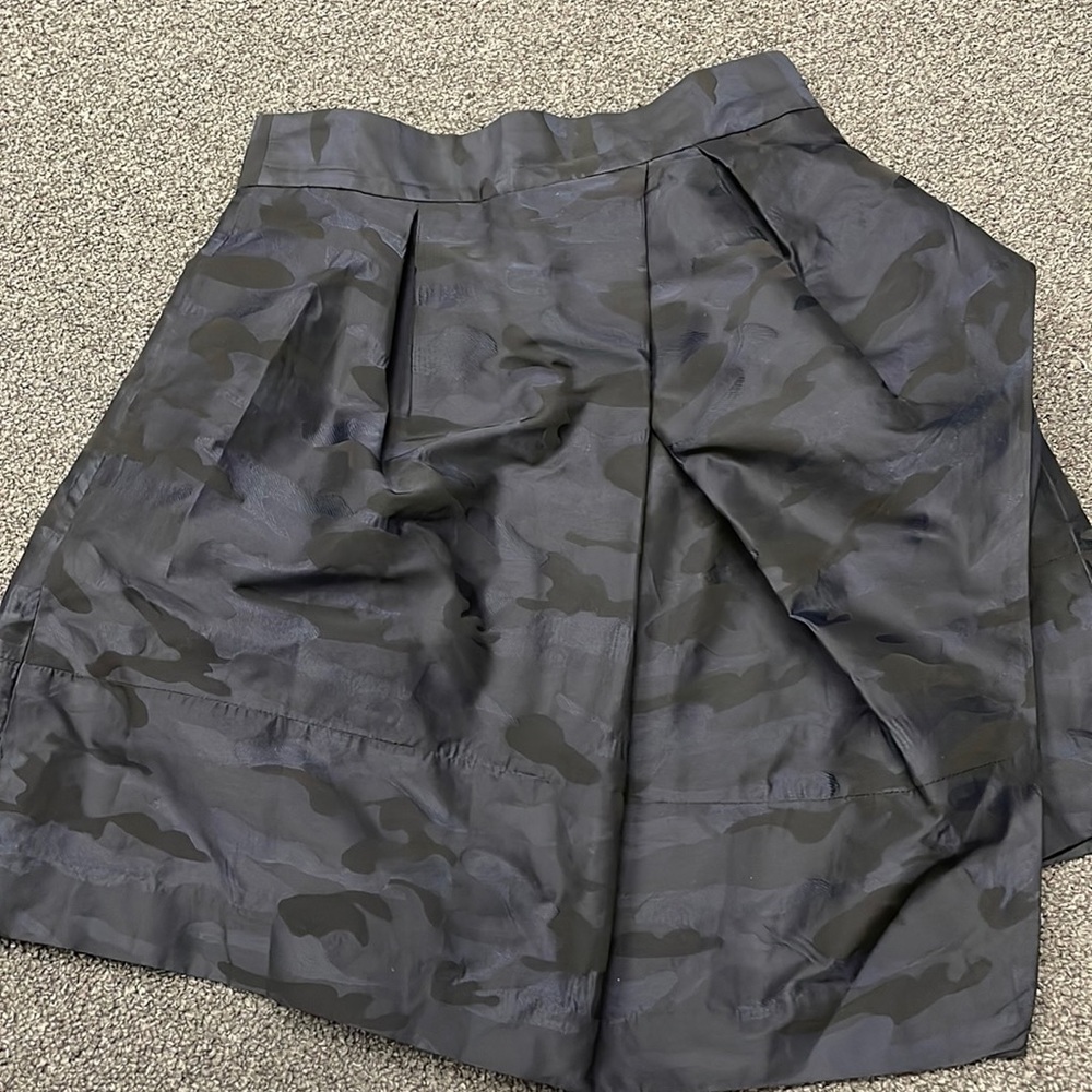 H2) Women’s Brand New Banana Republic Skirt